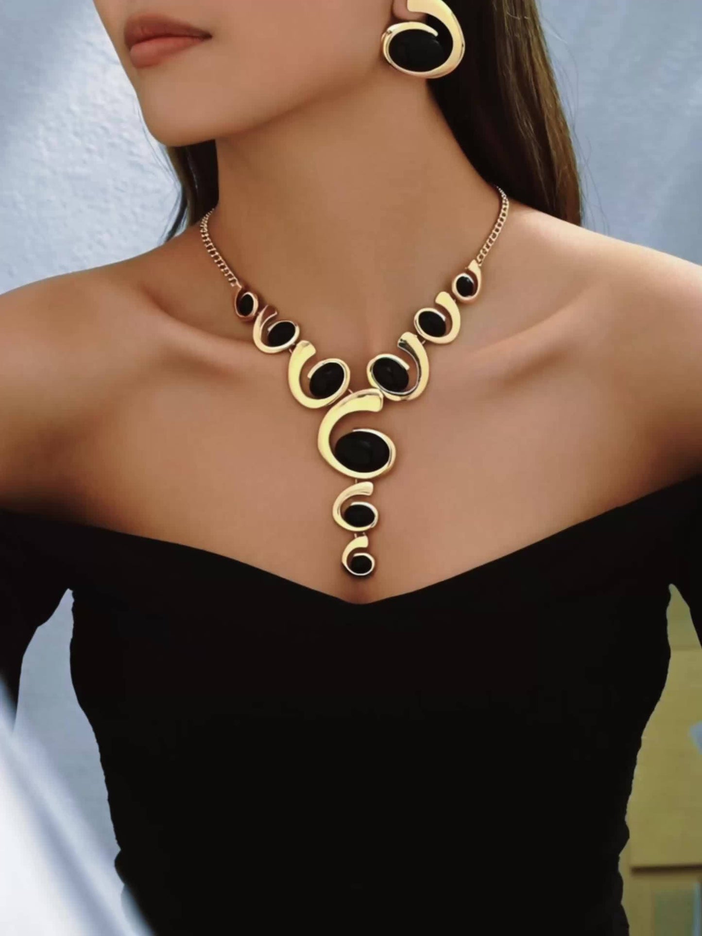 A set of creative size arranged cochlear spiral Y-shaped necklaces for daily and banquet wear